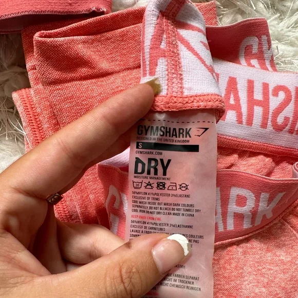 Peach coral gymshark flex leggings and matching sports bra - Picture 3 of 9